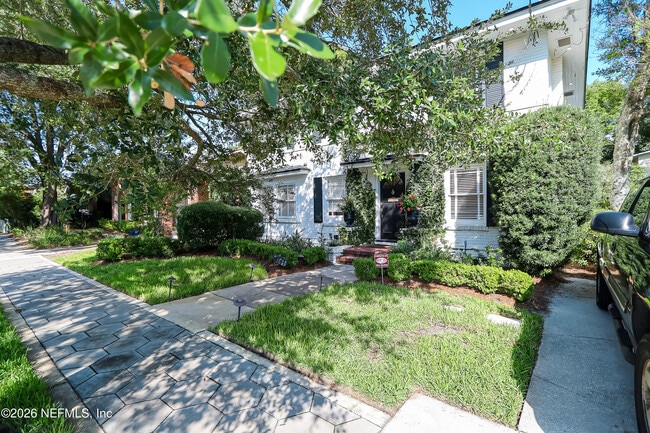 Photo - 3684 Pine St