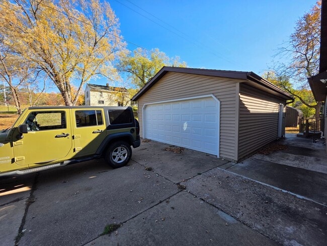 Photo - 2451 Harrison St