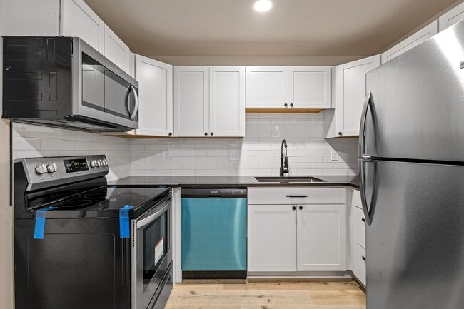 Photo - 1121 W End Blvd