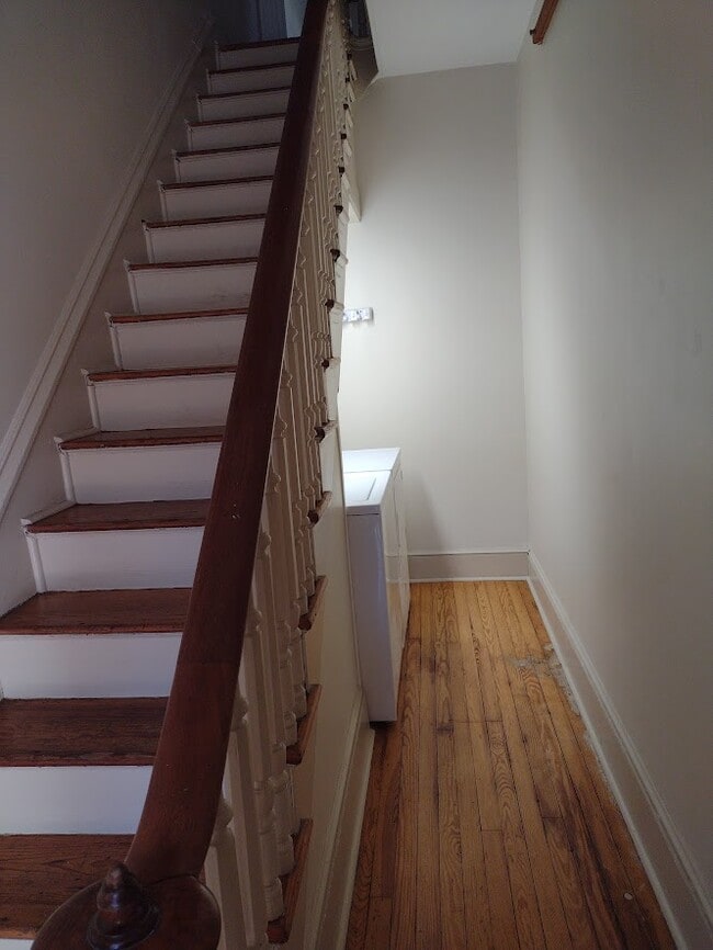 Photo - 441 W Lemon St Apartamentos Unidad 2nd floor