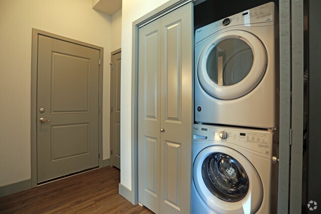 2BR, 2BA- 2B