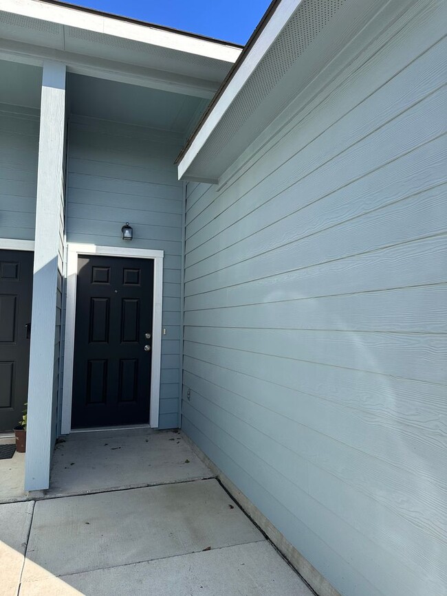 Photo - 604-606 Grayson Ln