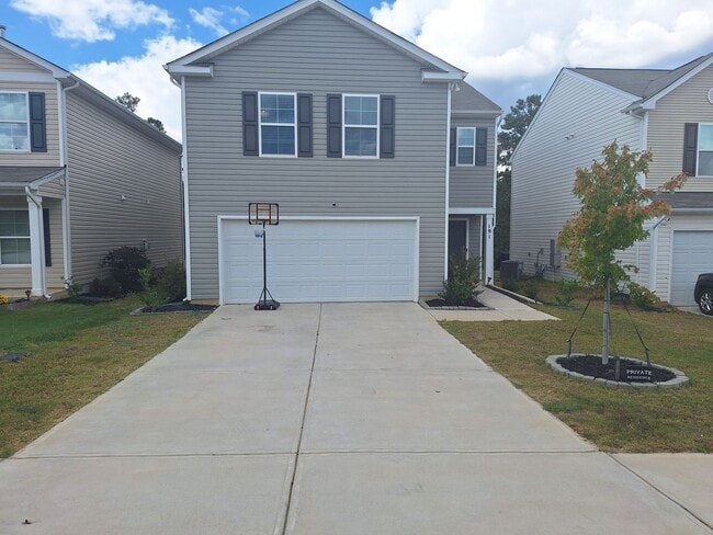 Building Photo - Delightful Four Bedroom Home Approximately...