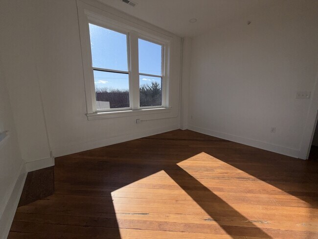 Building Photo - 901 Fifth Street - 301