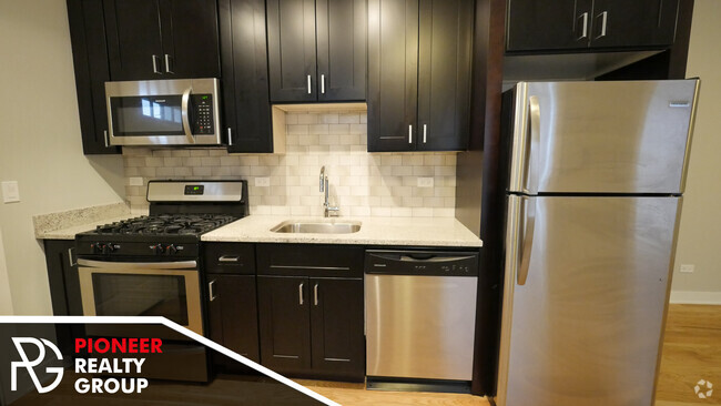 Building Photo - 2207 W Eastwood Ave Unit 3 Rental
