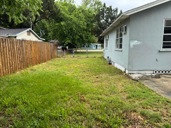 Photo - 605 Center Ave