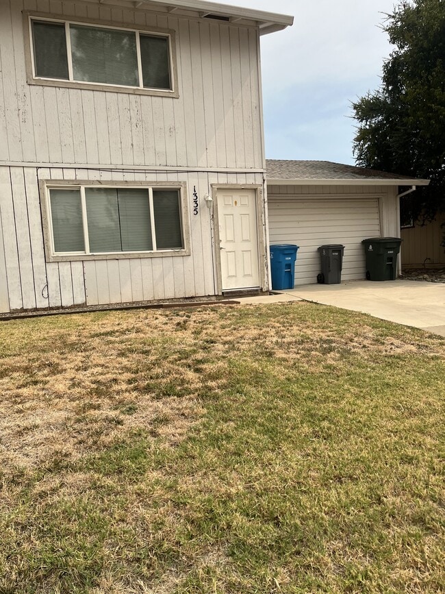 Building Photo - 1335 Hobart Dr Unit 1