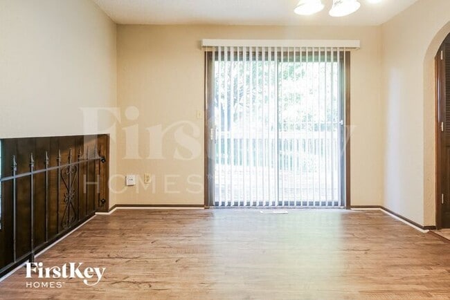 Photo - 4501 NW Amesbury Pl