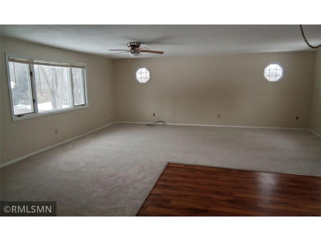 Photo - 4130 Glacier Ln N