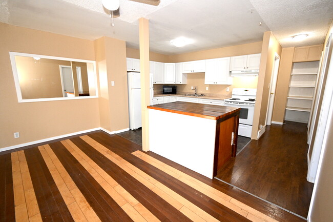 Photo - 2428 Oak St Unit A