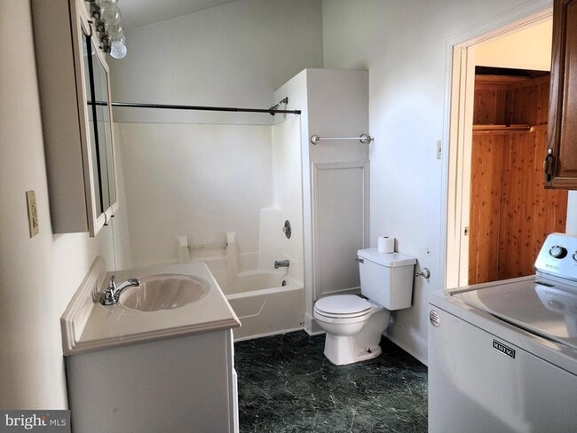 Photo - 203 W 5th Ave