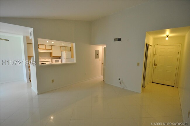 Photo - 2405 NW 33rd St Unit 1216