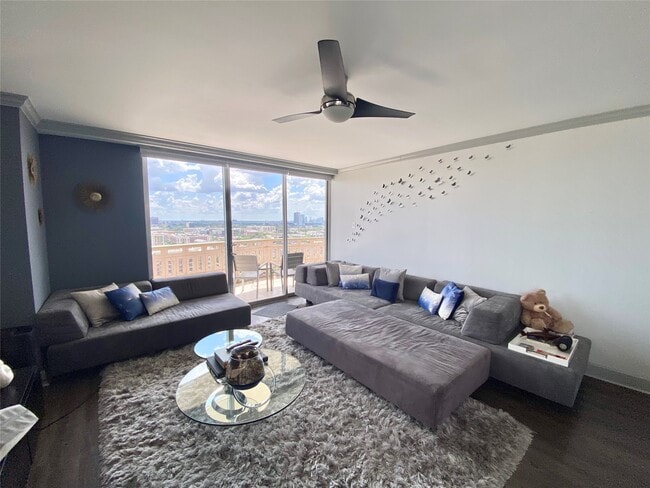 Photo - 2016 Main St Unit 1702