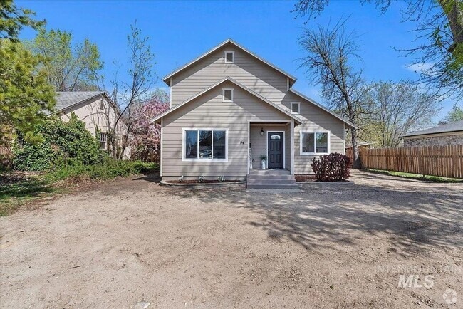 Building Photo - Renovated Nampa Home