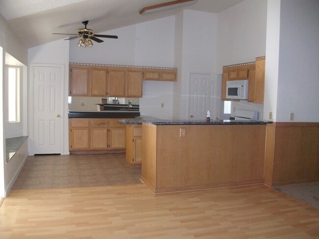 Photo - 2998 Kennewick Dr