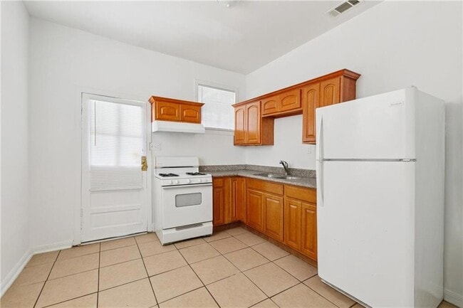 Photo - 8007 Green St