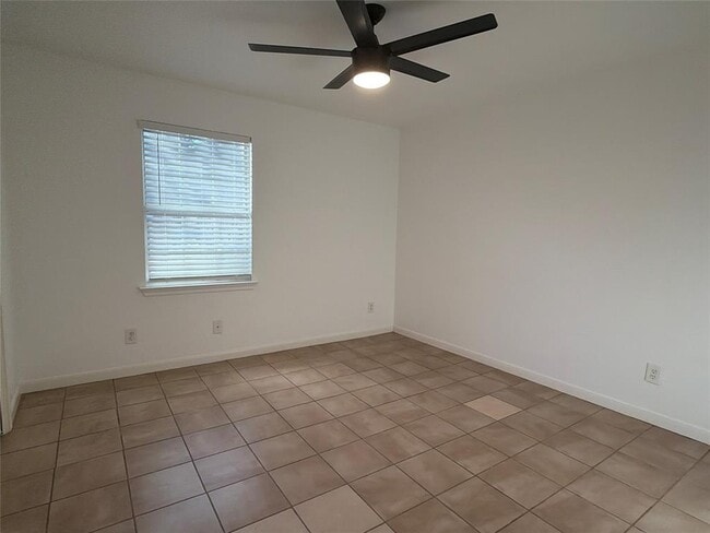Photo - 103 N Mockingbird Cir