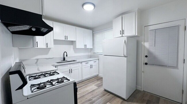 Building Photo - 4195 Buckingham Rd Unit Aa