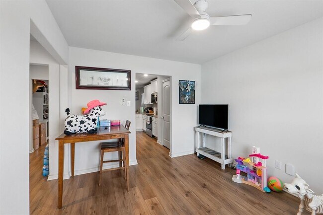 Photo - 113 Stratton Ln