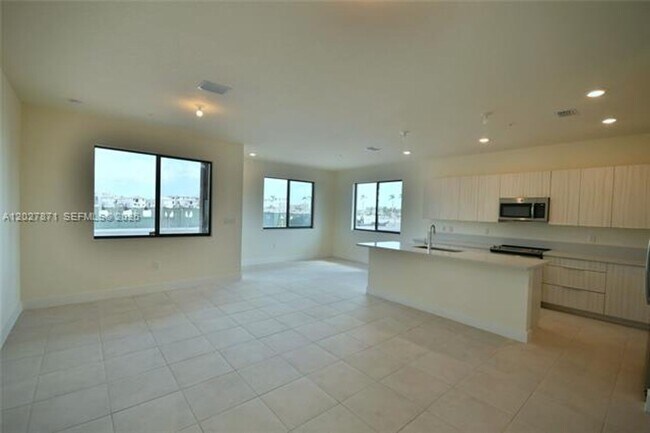 Photo - 4700 NW 84th Ave Unit 4700 NW 84th Ave # 18, Doral, FL 33166
