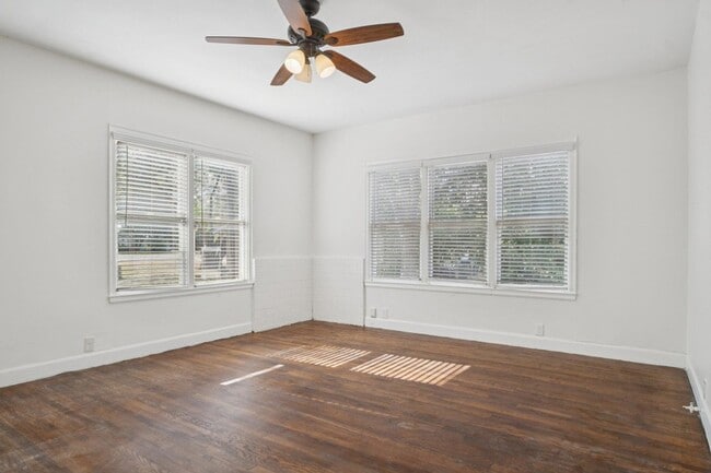 Photo - 308 Taylor Rd