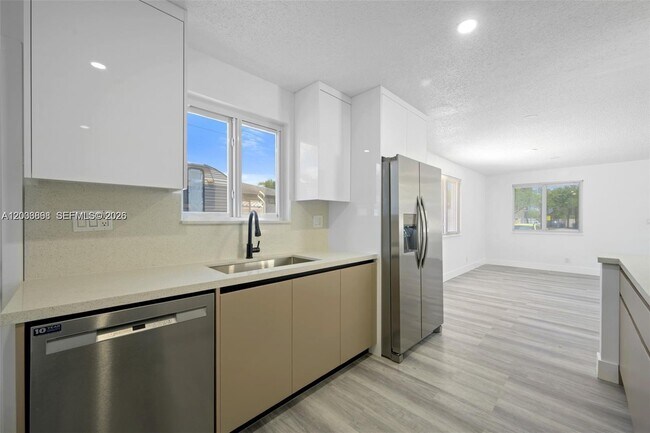 Photo - 5580 Plunkett St