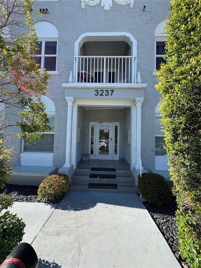 Photo - 3237 SW 4th St Apartment Unit 11