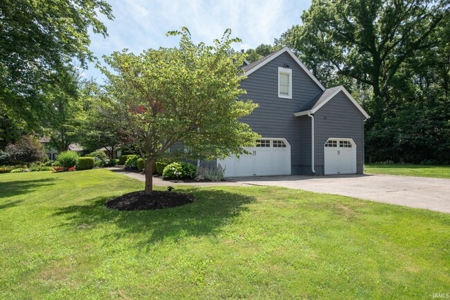 Photo - 3801 W Capilano Dr