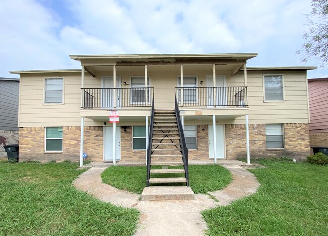 Photo - 1910 Cedarhill Dr Apartments Unit C