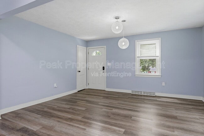Photo - 421 St Luke St
