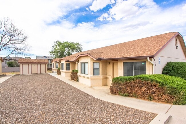 Building Photo - 8460 E Lakeshore Dr Unit Apt B