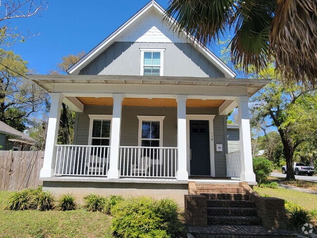 Building Photo - Close to everything! You can walk downtown... Rental