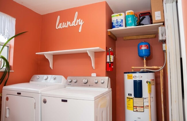 Building Photo - 1881 SE Manth Ln