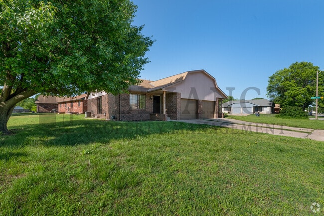 Building Photo - 6903 W O'Neil St Rental