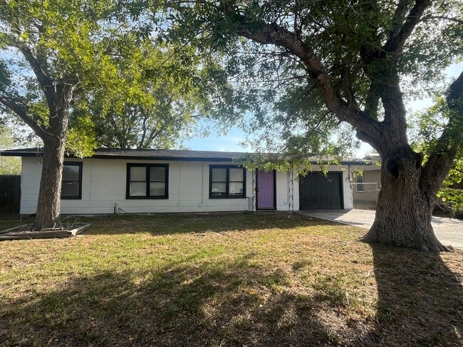 Four Bedroom Two Bath in Calallen School D... - Four Bedroom Two Bath in Calallen School D... House