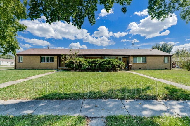 Photo - 638 S Woodlawn Blvd