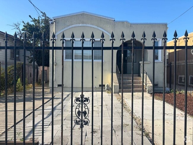 Building Photo - 942 36th St Rental