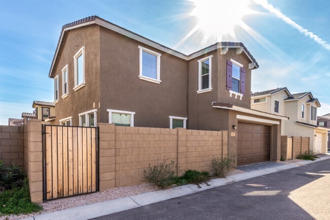 Photo - Exquisite 4 bd/2.5 bath home in Albany Village