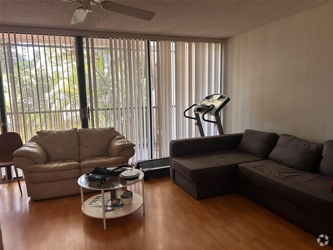 Building Photo - 2811 SW 87th Ter Unit 1210 Rental