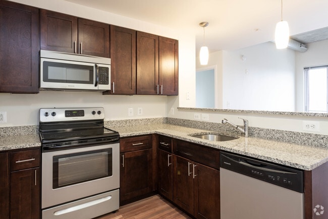 2BR, 2BA - 885 SF