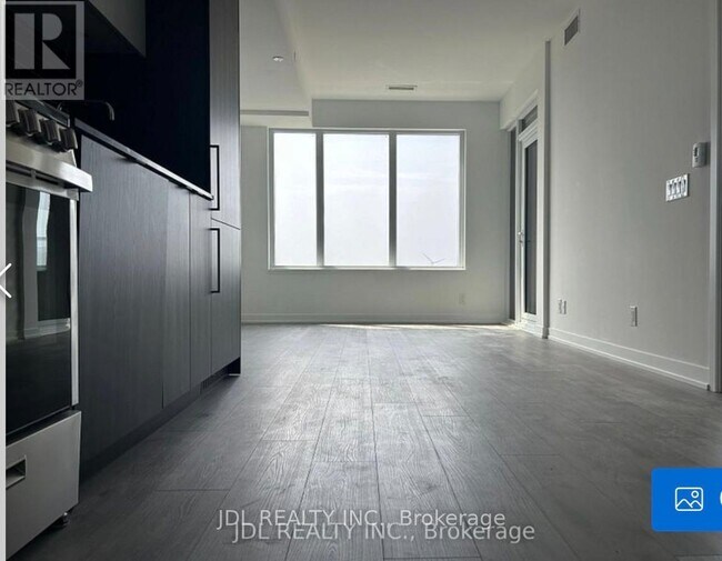 Photo - 285 Dufferin St