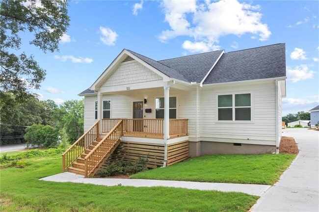 Photo - 122 Hilltop Dr SW