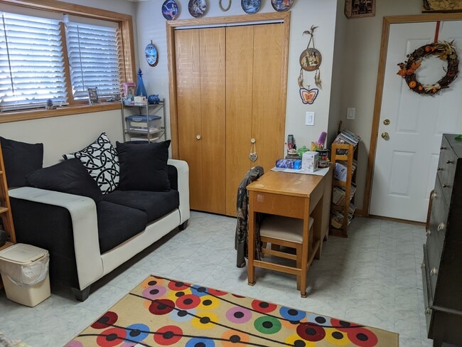 Sala de estar - 5473 N Parkside Ave Unidad Garden Apartment