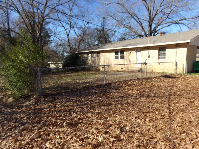 Photo - 221 Maple St