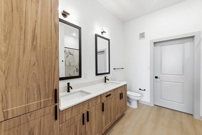 Master Bathroom - Wixby House