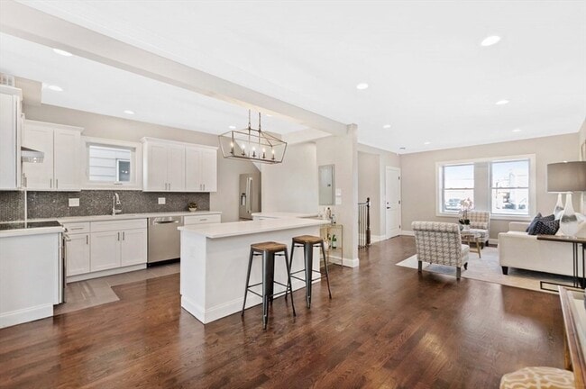 Building Photo - 15 Richard St Unit 1