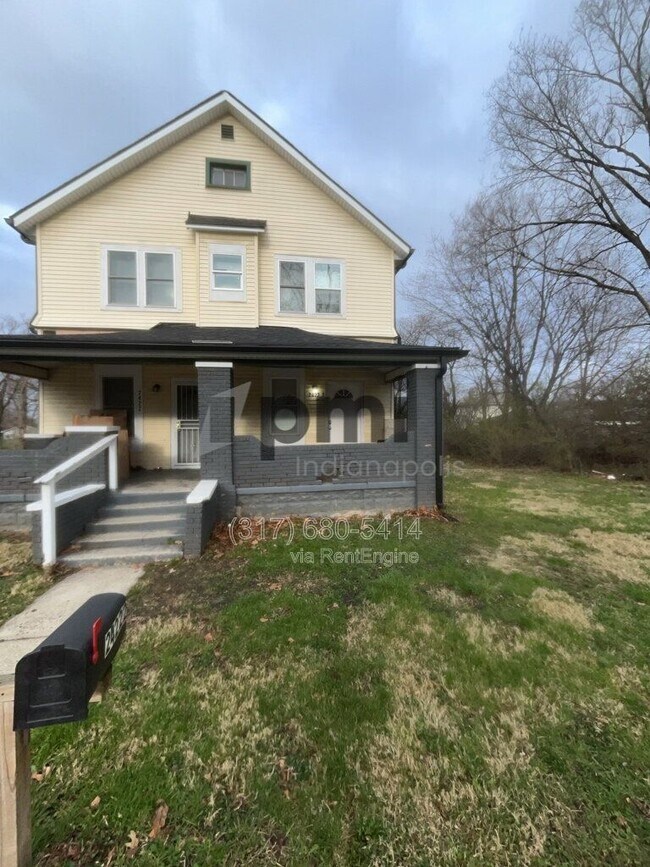 Photo - 2422 E Adams St