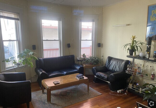 Building Photo - 2 Imrie Rd Unit 1 Rental