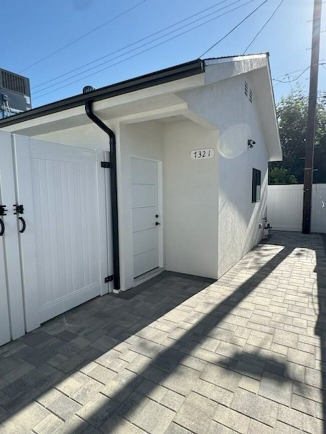 Building Photo - 7317-7321 Garden Grove Avenue Unit 7321 Garden Grove