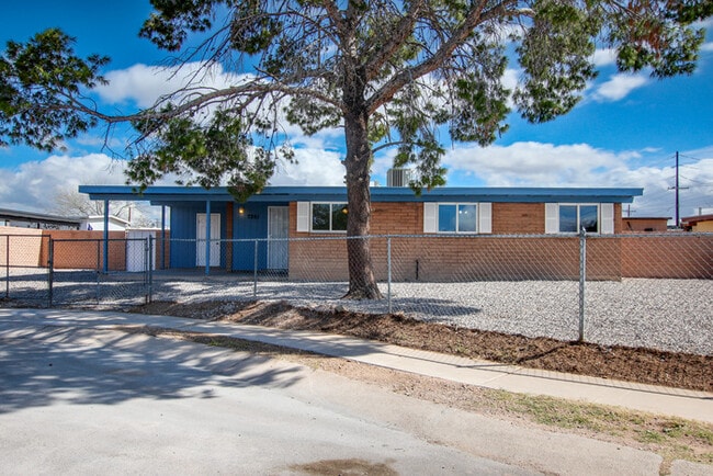 Building Photo - FOR RENT